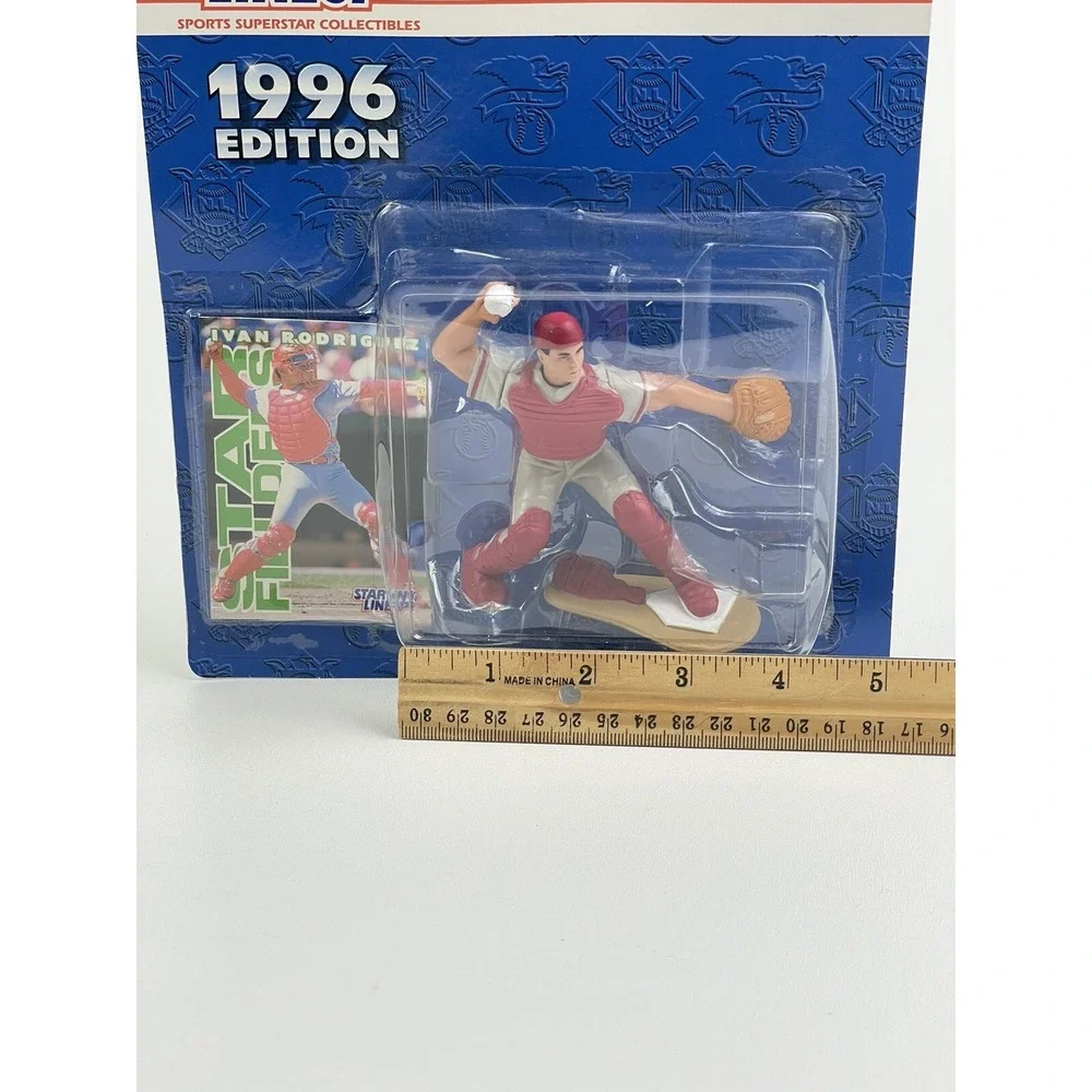 Starting Lineup Ivan Rodriguez 1996 Texas Rangers Figure and Card